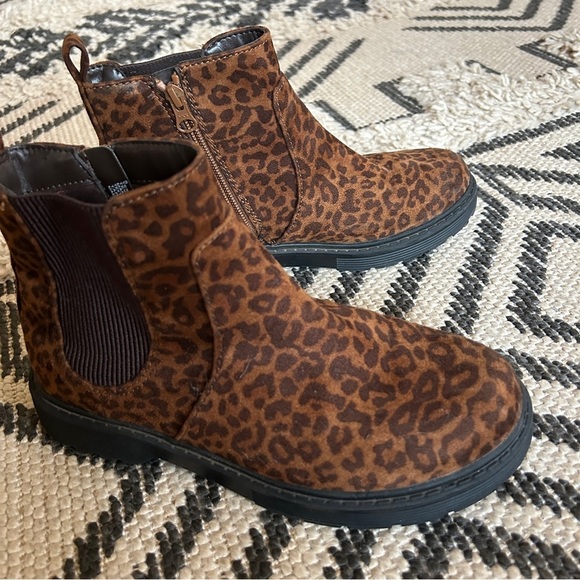 Cat & Jack Other - Like new, barely worn Cat & Jack size 5 big kid/youth cheetah side zip boots
